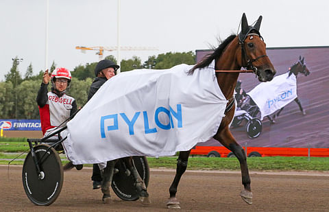 Better Boss ja päivän toisen voittonsa jo ajanut Iikka Nurmonen voittivat urheilullisella esityksellä kärkipaikalta Käpylä Grand Prixin. Kuva Anu Leppänen.