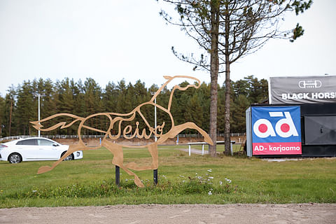 Uusi ravikoulu avataan Teivon ravikeskuksen yhteyteen. Ratsastuskouluja on Suomessa lukuisia, mutta ravikoulut ovat harvassa.