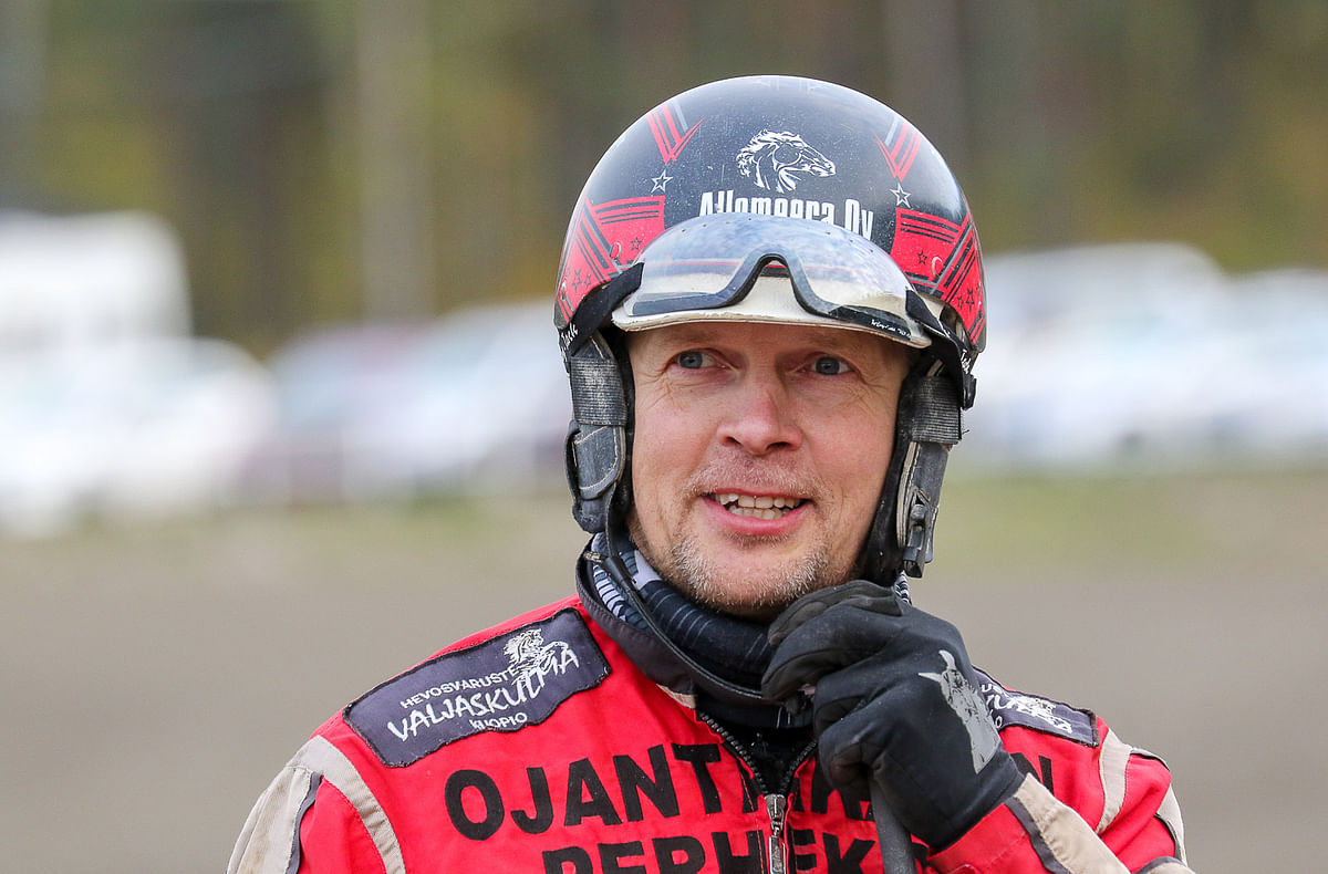 Tuomas Pakkanen aloitti ja päätti Oulun Toto5-rivin.