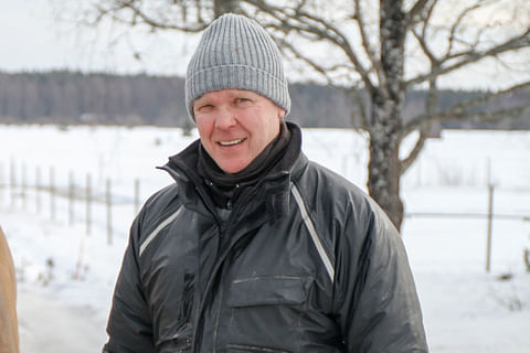 Jussi Suomisen on tyytyväinen nykyisiin treenipaikkoihinsa Elimäellä. "Ennen loppuu hevoset kuin eri tiet, joilla niitä treenata."