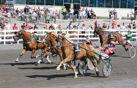 Merran Roihu ja Santtu Raitala pitivät muut loppuun asti takanaan. Kuva: Anu Leppänen.