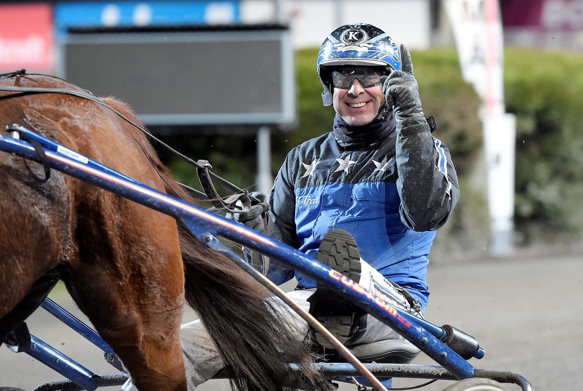 Haukiputaalaislähtöinen Kai Jussila alkoi valmentaa hevosia Taxingen valmennuskeskuksessa, ja talli täyttyi nopeasti.