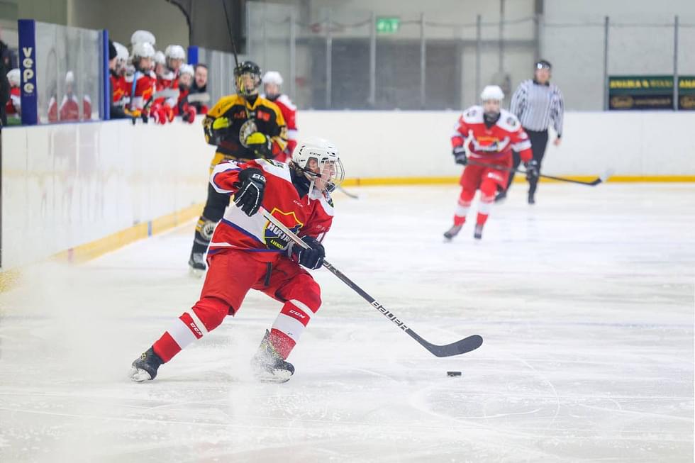 Hurttien ja Iisalmen Peli-Karhujen välinen ottelu oli jännittävä ja tasainen.
