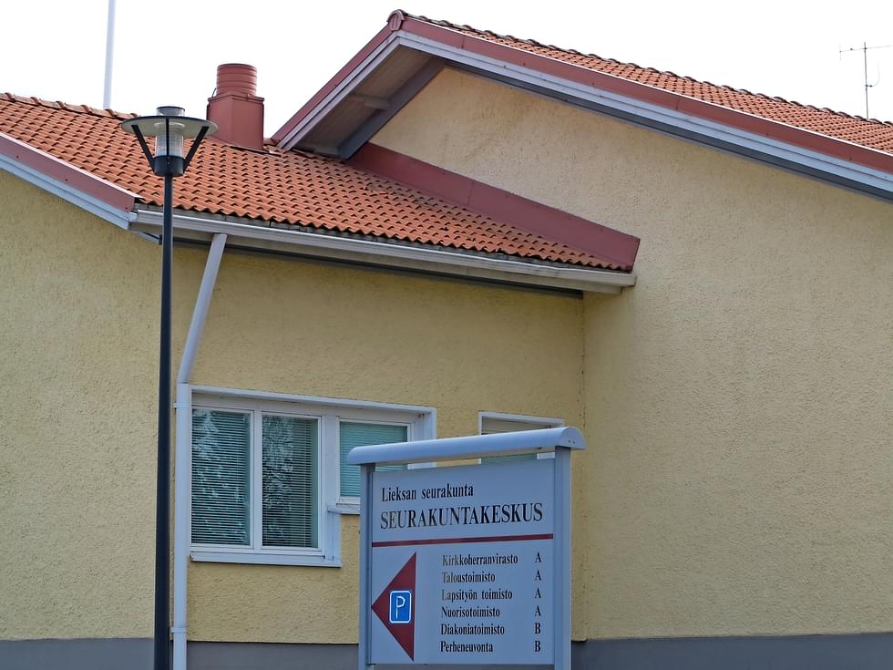 Lieksan seurakunnalla on seurakuntakeskus Mönninkadulla.