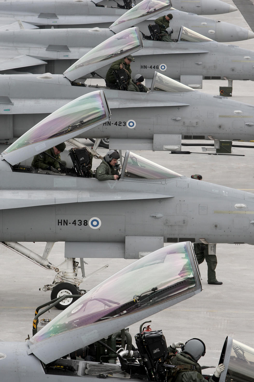 Karjalan lennostolla on käytössään Hornet-hävittäjiä.