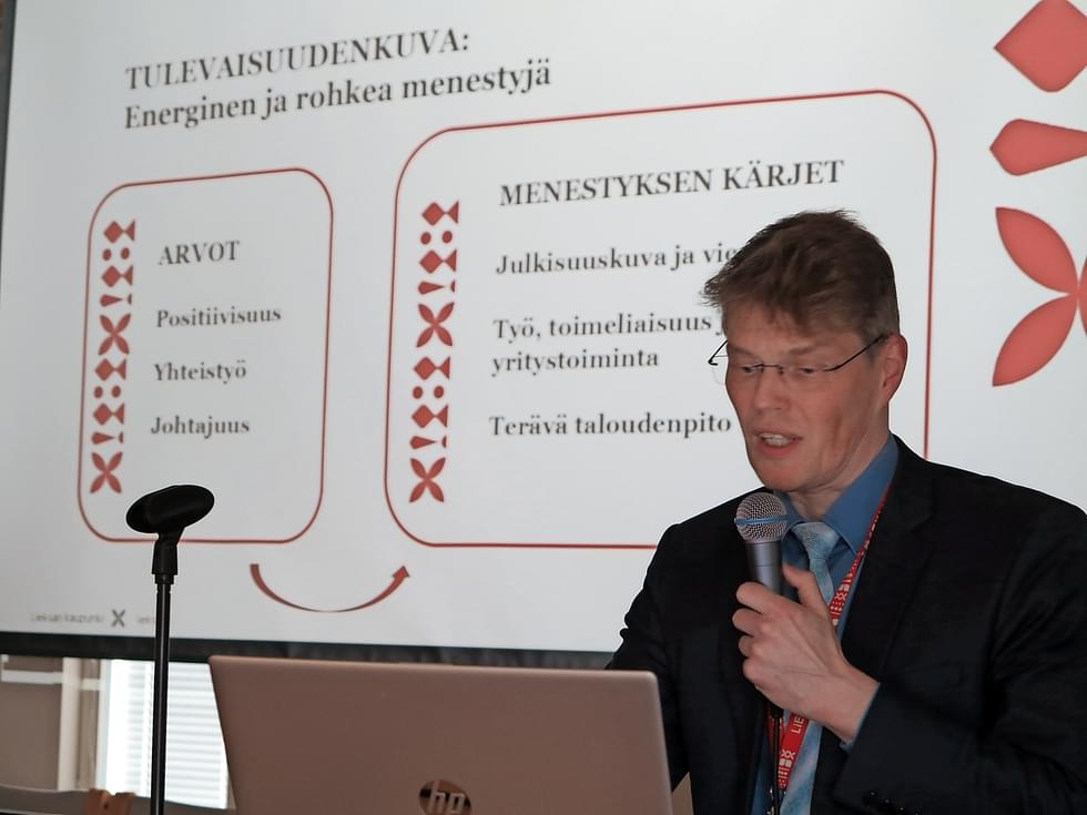 Kaupunginjohtaja Jarkko Määttänen on mukana Lieksan kaupunkikonsernin järjestämässä hankintaillassa.