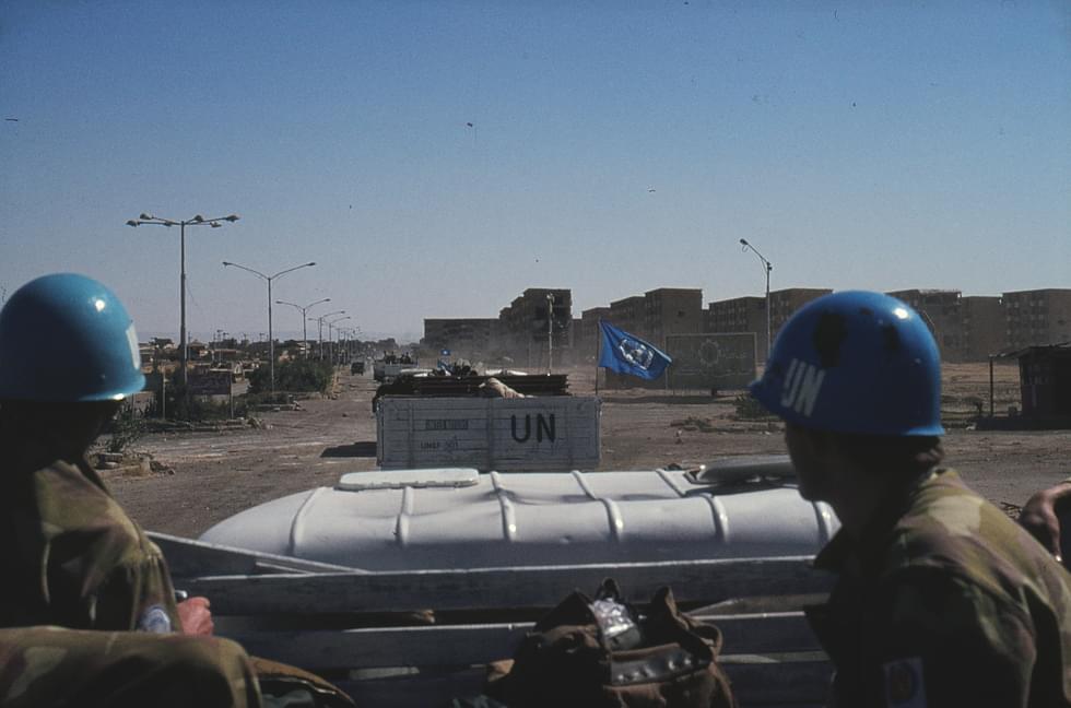 Suomalaisten YK:n palokunta saapui Suezin kaupungin laidalle 28.10.1973 kuorma-autoilla.