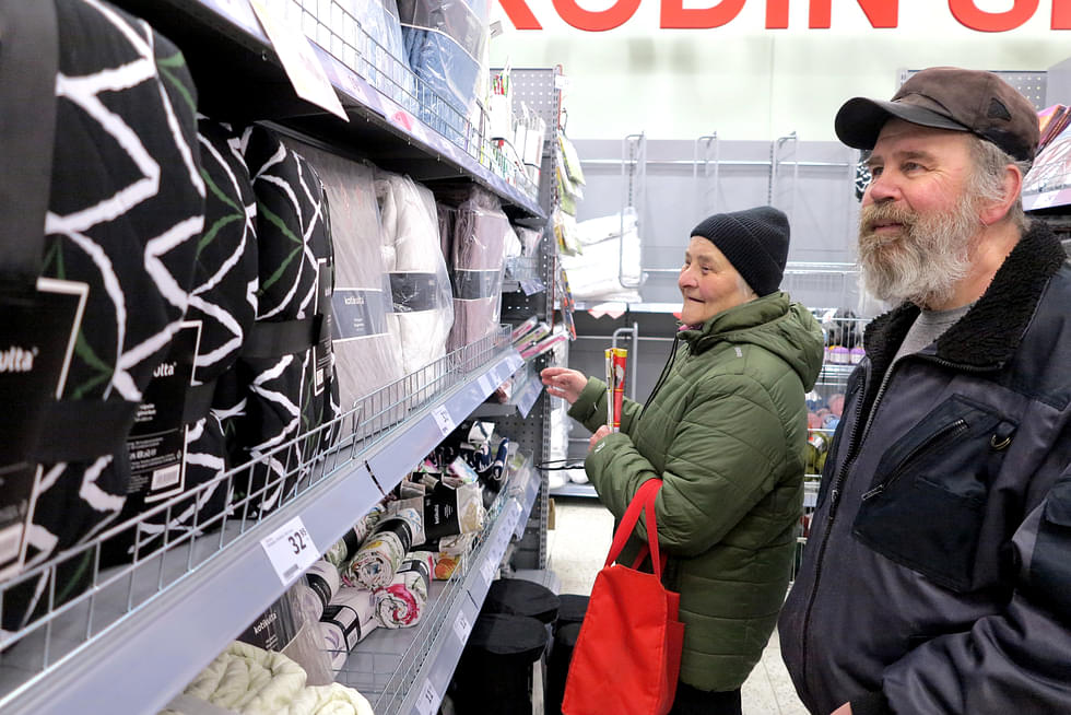 Terttu ja Reino Heikkinen käyvät alennusmyynneissä silloin, kun mielessä on jotain tarpeellista ostettavaa.