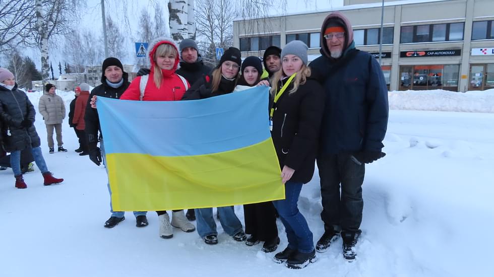 Lippu oli suosittu ja näyttävä rekvisiitta ukrainalaisten ryhmän keskuudessa.