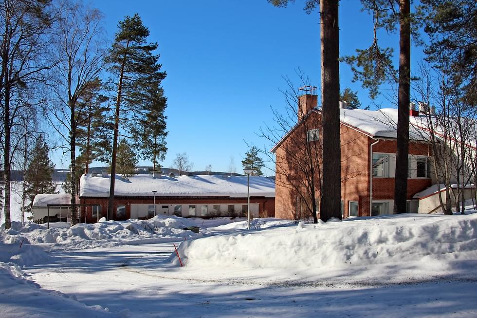 Märäjälahdella on toiminut muun muassa kotitalousoppilaitos ja vastaanottokeskus. Nyt rakennukset halutaan matkailukäyttöön.