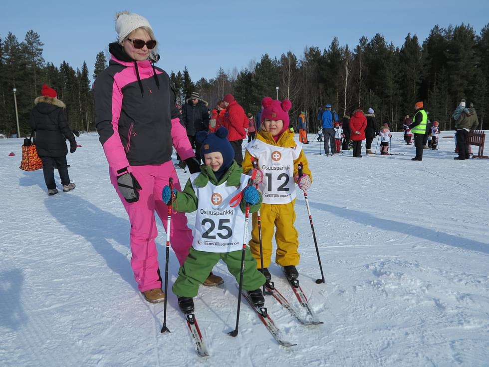 Henna Purmonen toi Lasten Leijonahiihtoihin Iivari Martikaisen ja Ilona Martikaisen.