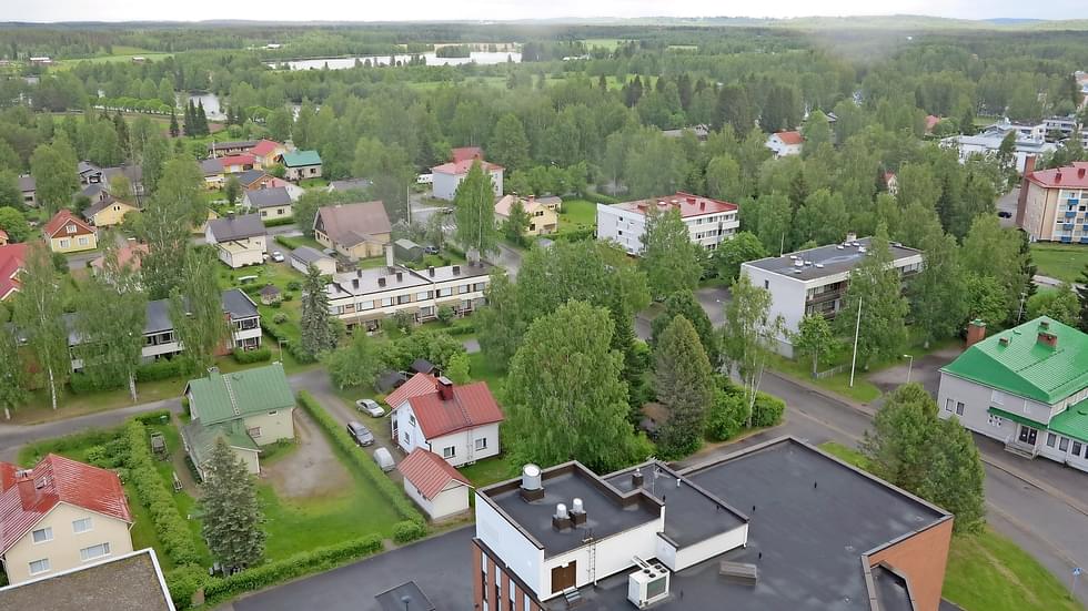 Suomen Kiinteistönvälittäjät ennustaa, että taloja tulee reippaasti myyntiin Lieksassa niin keskustasta kuin sen liepeiltä.