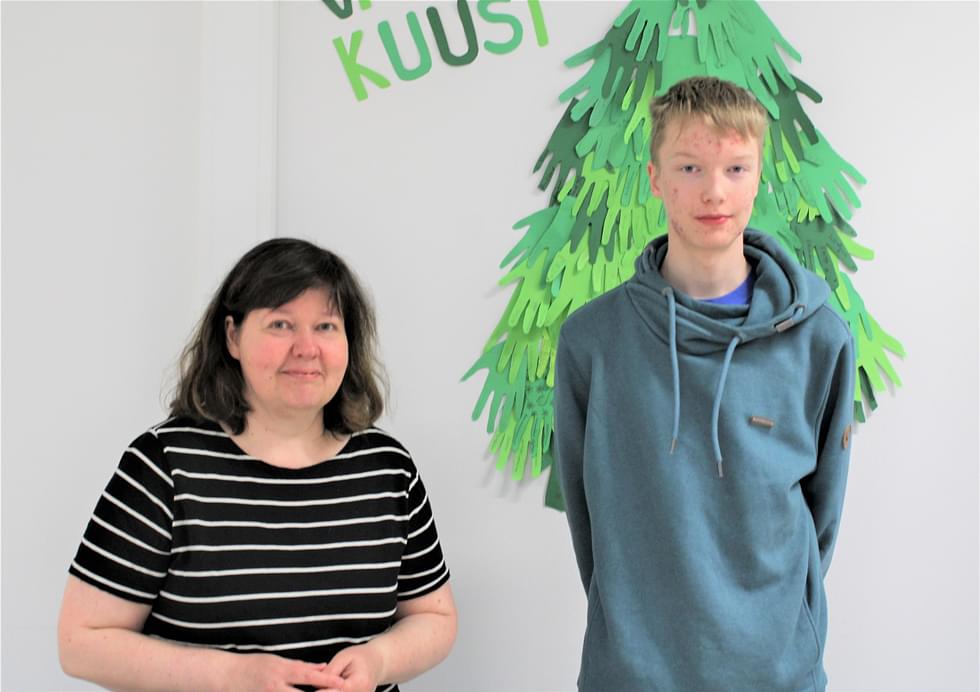 Yläkoulun biologian ja maantiedon opettaja Liisa Räisänen luottaa, että Antti Kytö tuo Metsävisasta menestystä.