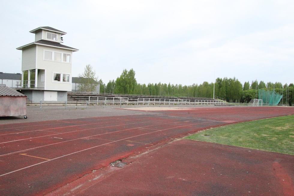 Urheilupuistossa sijaitseva urheilukenttä on rakennettu vuonna 1984.