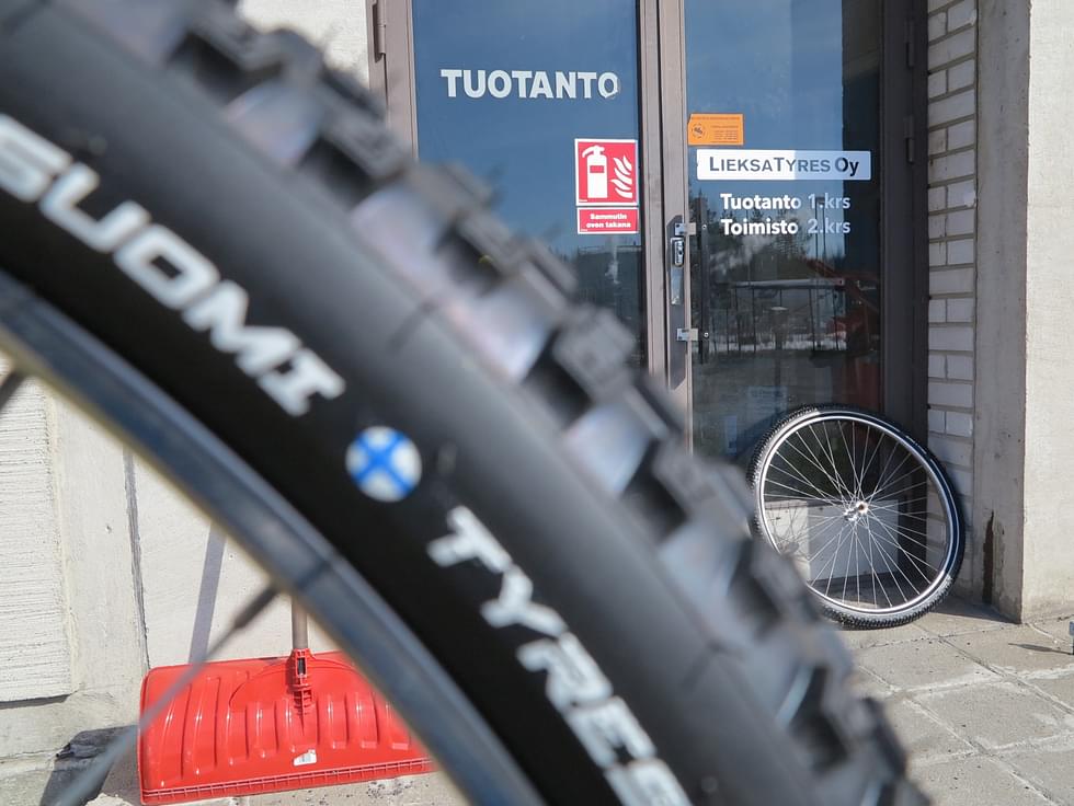Lieksa Tyres valmisti polkupyörän renkaita Lieksan Teollisuuskylässä.