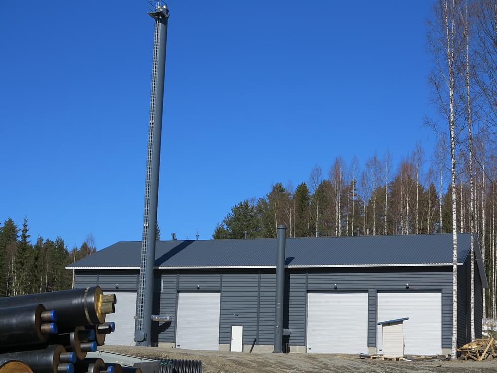 Kolin lämpövoimala sijaitsee Lieksan kaupungin Enon Energiaosuuskunnalle vuokraamalla alueella Merilänrannantien varressa noin 300 metriä Kolin kylältä Loma-Kolille päin.