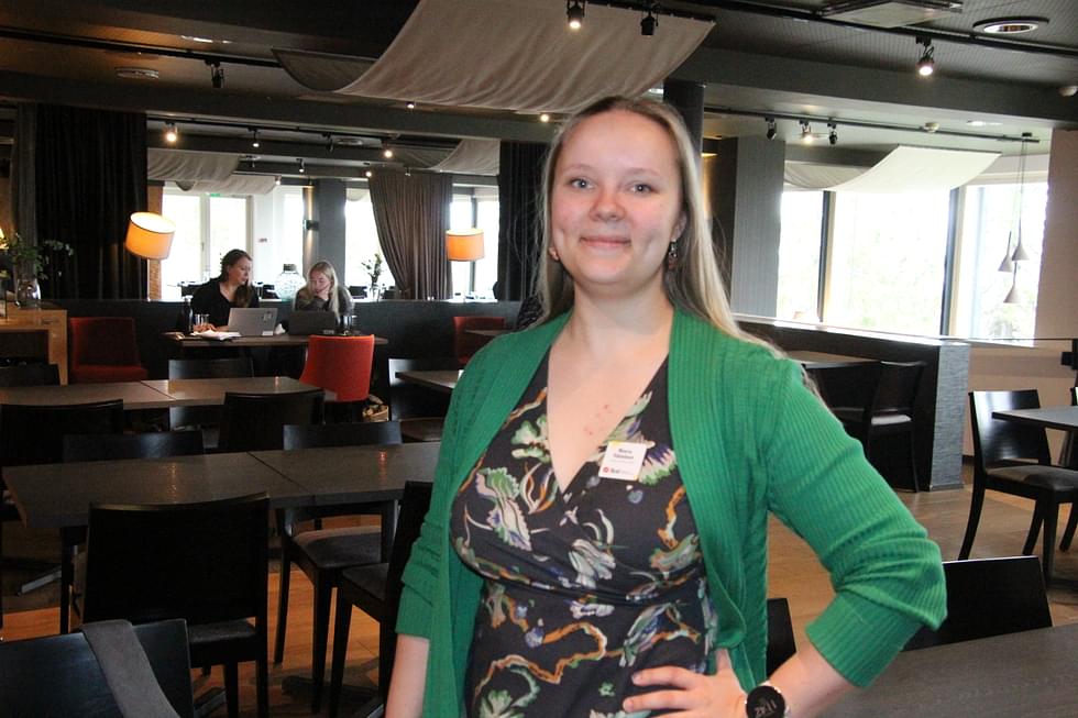 Hotellipäällikkö Noora Väisänen on tyytyväinen uutta ilmettä saaneeseen hotelliin.