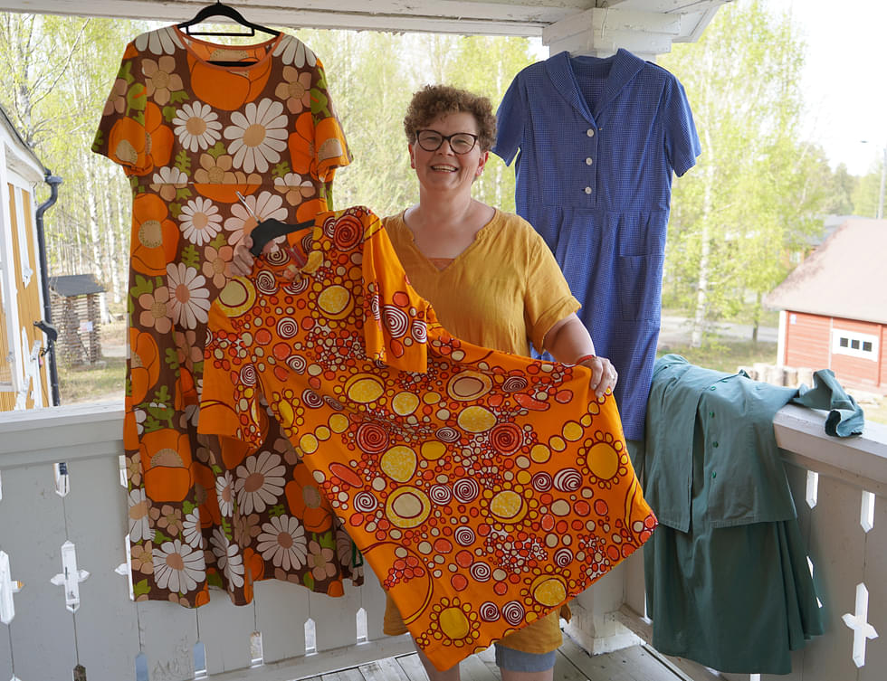 Osa näistä mekoista on mukana Lieksan Vuonislahdessa nähtävässä Simpauttaja-kesäteatteriesityksessä, jonka puvustus tulee olemaan Riitta Laakson käsialaa.