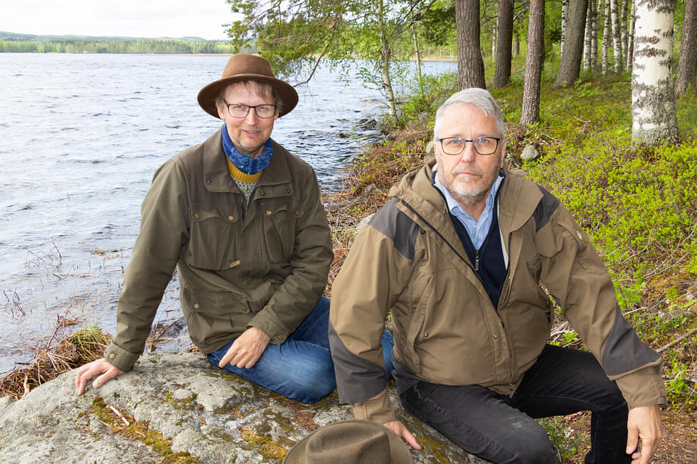 Hannu Ryhänen (vas.) ja Ismo Tuormaa ovat perustamassa Pro Pielinen -liikettä maakuntajärven tueksi.