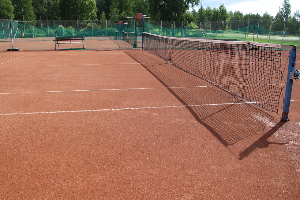 Urheilupuiston tenniskentät ovat käytössä ainakin toistaiseksi.