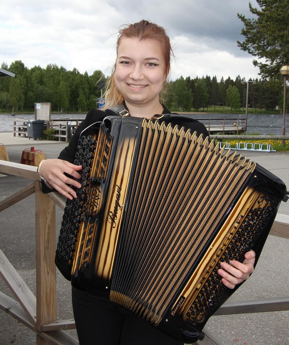 6-vuotiaana harmonikansoiton aloittanut Ronja Pehkonen on nyt harmonikansoiton Suomen mestari.
