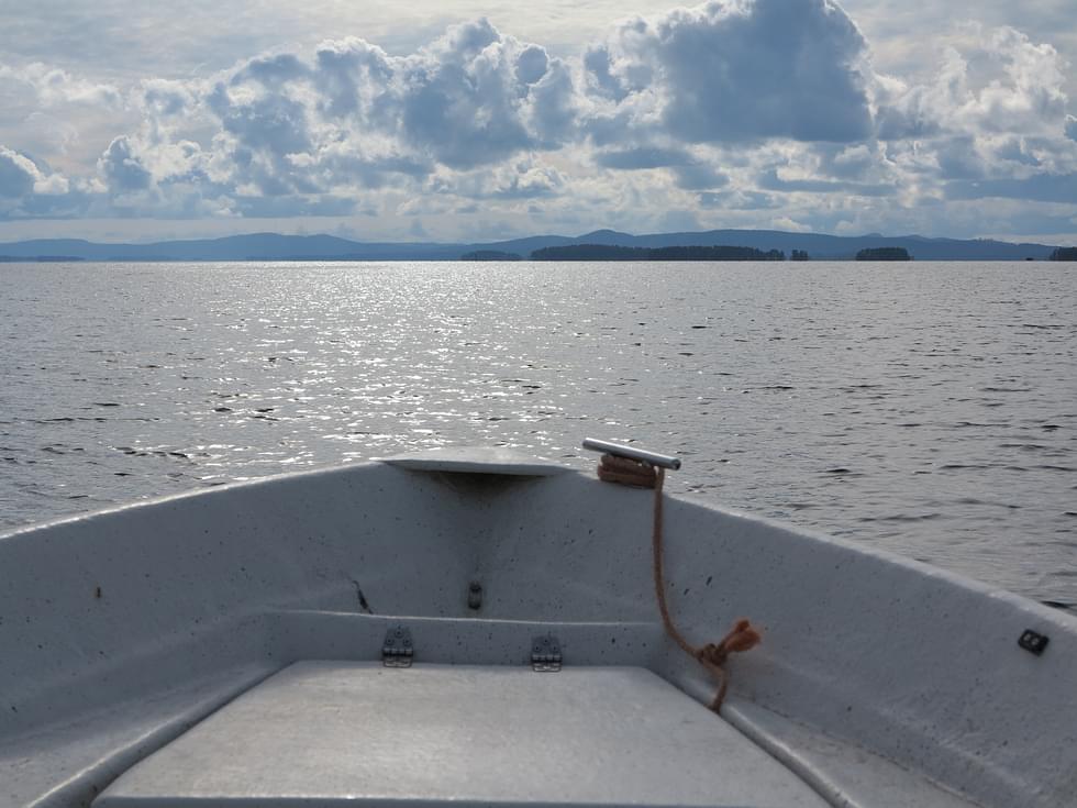 Rajaseutuyhdistyksen palkitsema Pielisen Järvipelastajat turvaa veneliikennettä maakuntajärvellä.