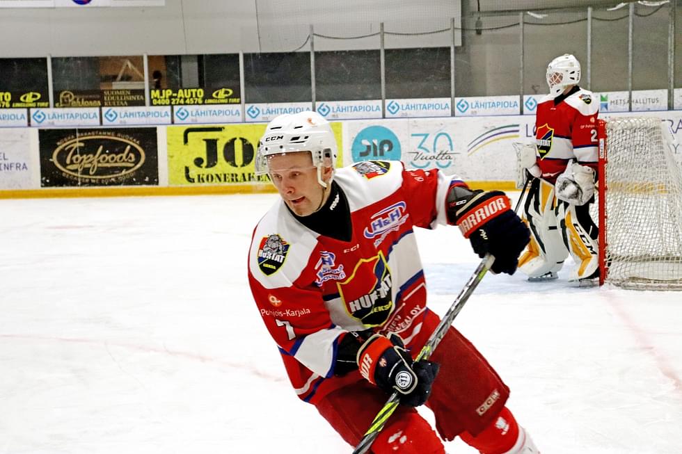 Janne Reittu (7) teki hurttien seitemästä maalista neljä kotiottelussa sunnuntaina.
