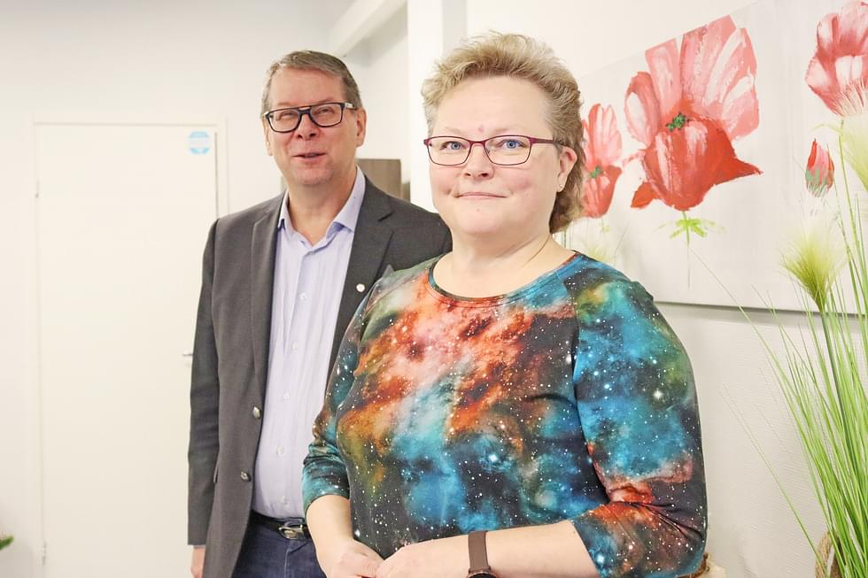Eija Salmi ja Toivo Korhonen toteavat yrityskaupan mahdollistavan entistä monipuolisempien palvelujen tarjoamisen asiakkaille.