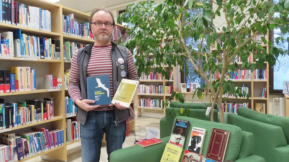 Janne Pitkonen esittelee Lieksan kirjaston lukuhaasteteemaan sopivia eli 1970-luvulla kirjoitettuja kirjoja.