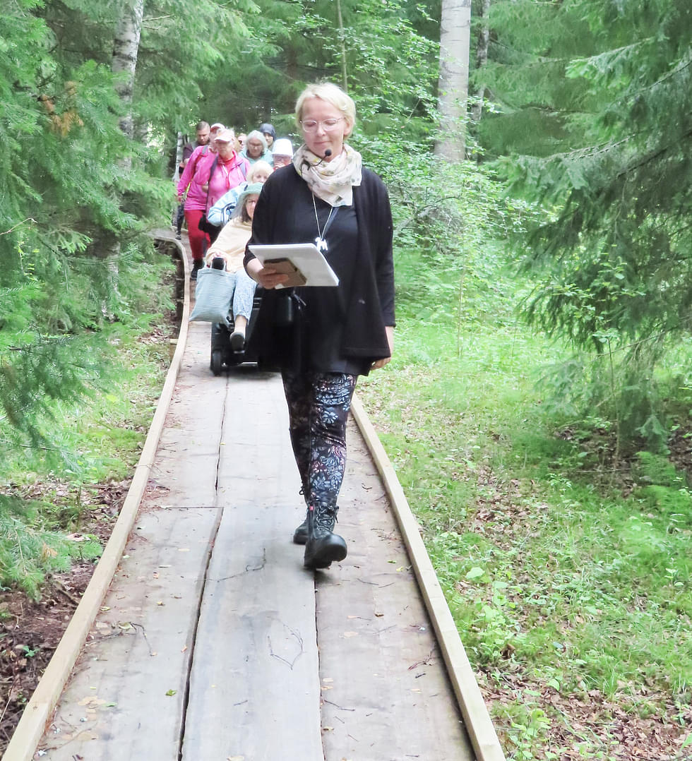 Viime kesänä vammaisneuvosto järjesti Suven ja runon päivänä esteettömän ulkoilutapahtuman Brahea-polulla.