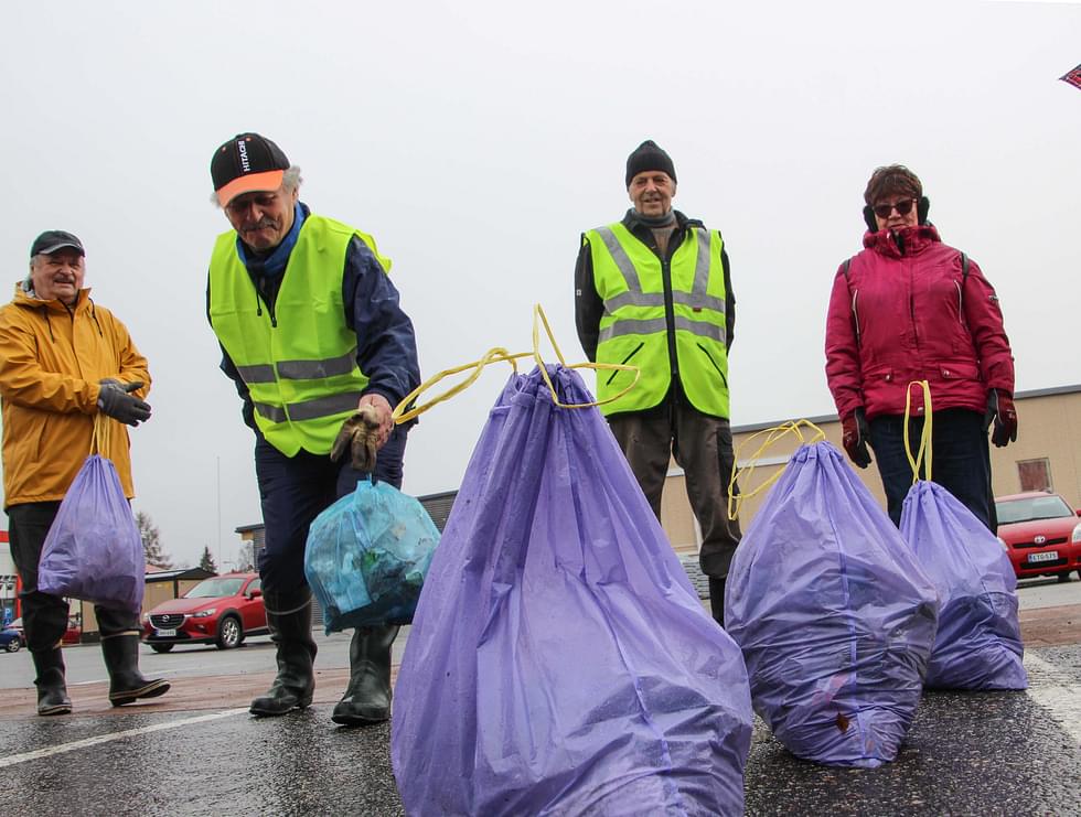 Lieksan Seudun Eläkeläiset osallistui Miljoona roskapussia -kampanjaan viime vuonna.