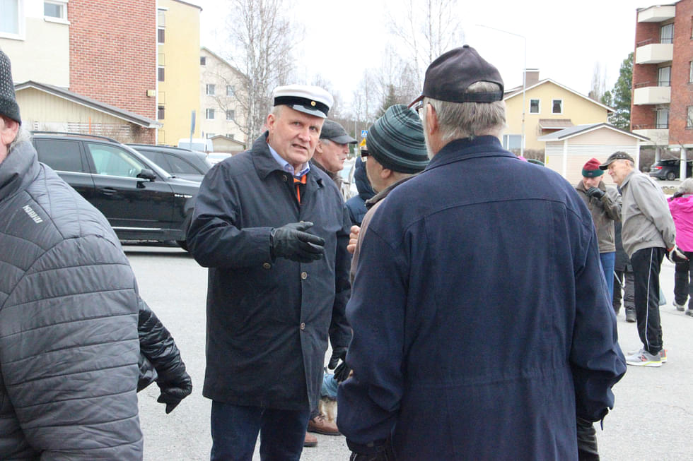 Hannu Hoskonen tapasi lieksalaisia Lieksan Keskustan vapputapahtumassa.
