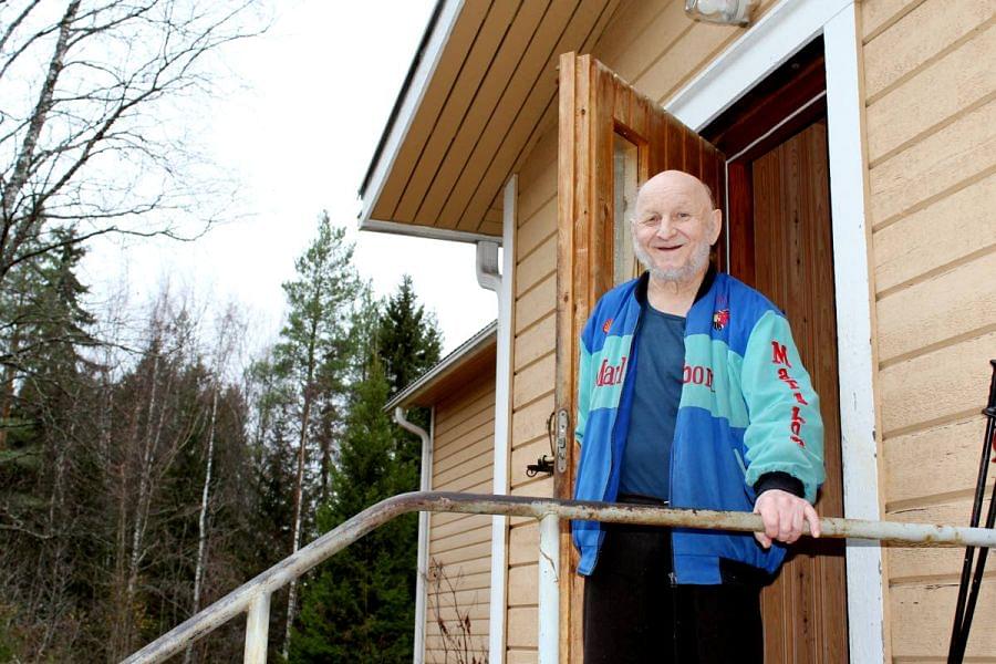 Markku Pöppönen on asunut ikänsä kotipaikallaan Viensuulla. Aikoinaan naapurustossa oli paljon karjalan kieltä puhuvia juttukavereita.