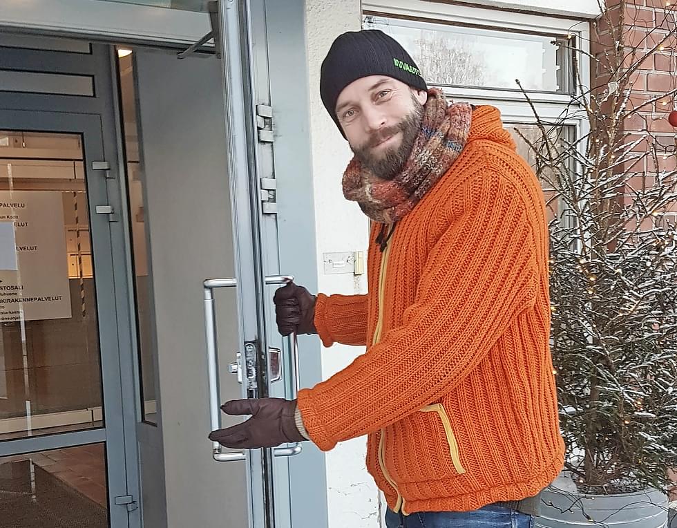 Esko Vihava on aina puuhannut monenlaista, joten hänelle ei liene ongelma sekään, että Outokummun kaupungin viestintä- ja tapahtumapäällikön toimenkuva on melkoinen sillisalaatti. 
