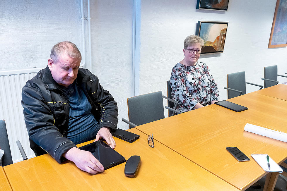 Outokumpulaiset Ari Turunen ja Armi Kolehmainen ovat olleet kuluneet viikot digivalmennuksessa. Sähköisiä palveluja ei tässä maailmanajassa enää pakoonkaan pääse, joten digitaidot ovat kaikille tarpeellinen kansalaistaito. 