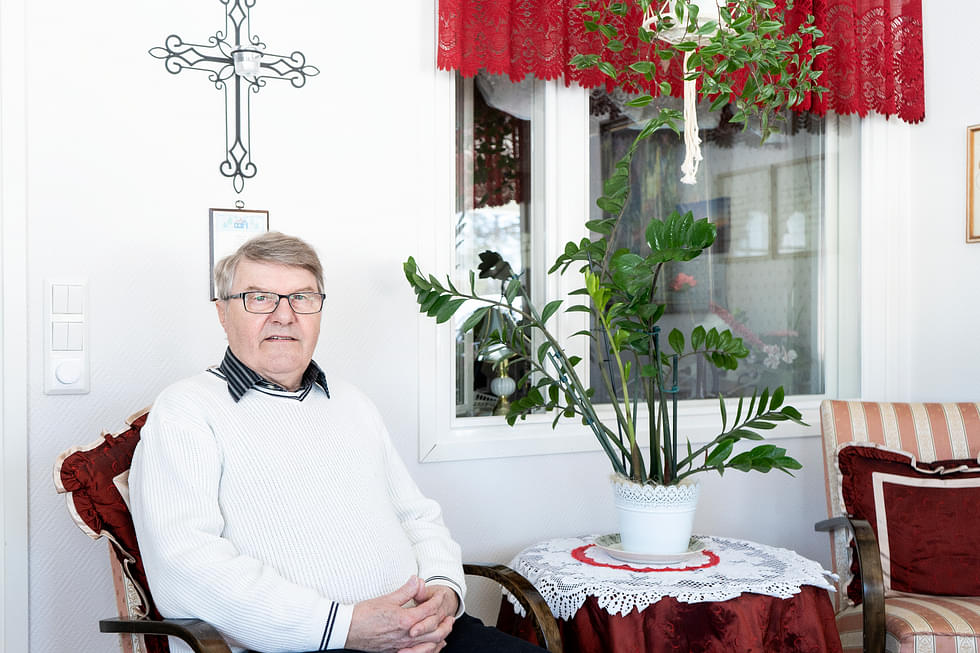 Uskoontulo vuonna 1978 sai Pekka Laakkosen kiinnostumaan seurakunnan toiminnasta. Hänelle kertyi esimerkiksi 20 vuotta kirkkovaltuuston puheenjohtajana. Nyt hän toteaa huojentuneena, että aikaa jää enemmän esimerkiksi ruoanlaittoon. 