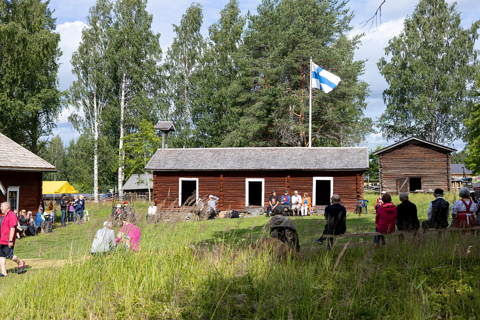 Polvijärvi-viikko käynnistettiin Polvijärven talomuseolla perinteikkäällä tyylillä. Samalla paikalla 50 vuotta sitten juhlittiin ensimmäisiä Polvijärvi-päiviä. 