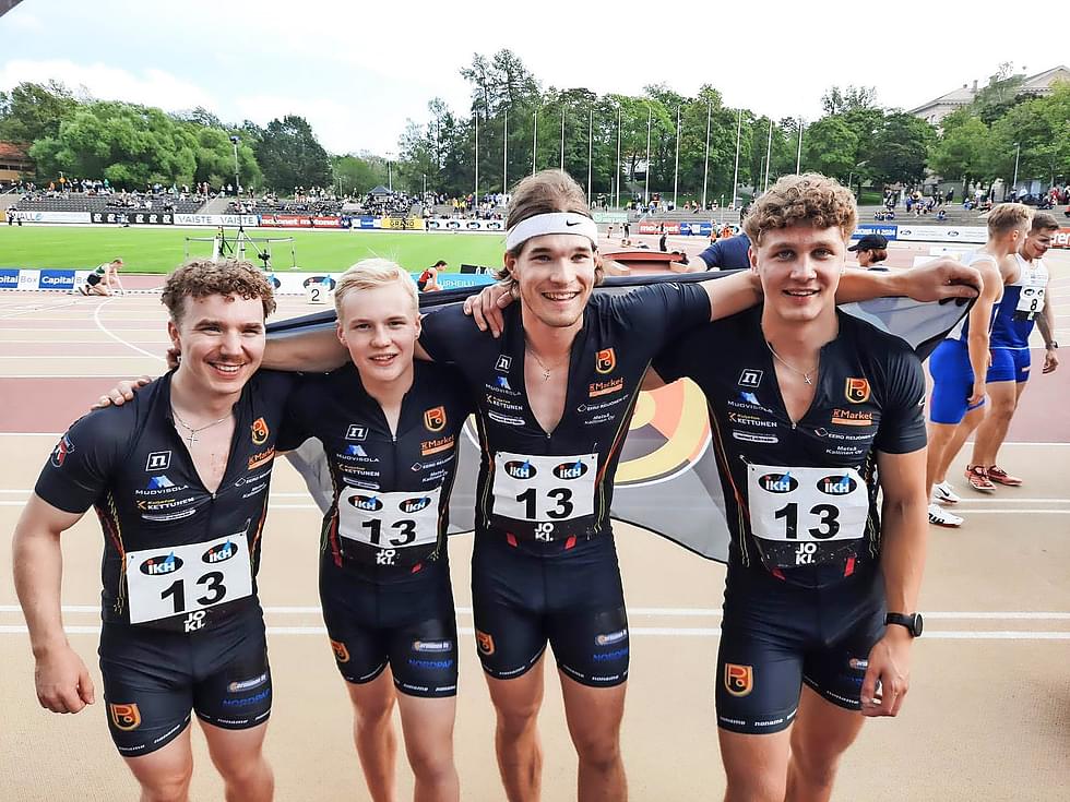 Tämä joukkue juoksi miesten SM-hopeaa: Joonas Liukkonen (vas.), Rasmus Lehikoinen, Santeri Örn ja Matias Ahtinen.