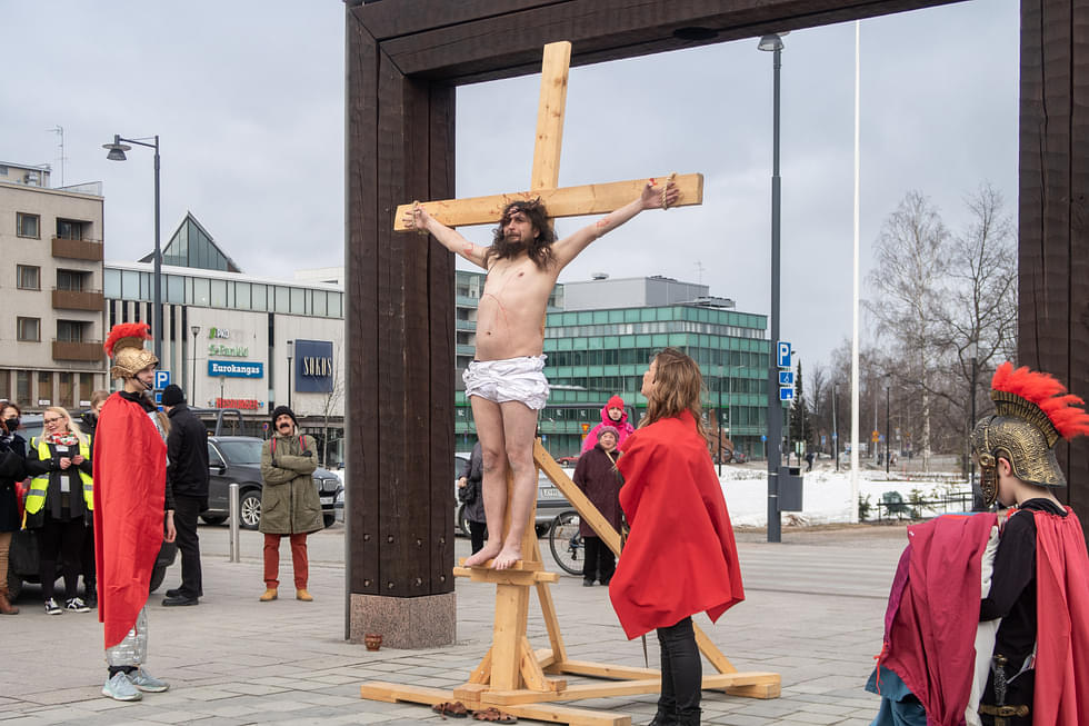 Outokumpulainen Tomi Laurikainen on esittänyt Jeesusta useamman vuoden pääsiäisajan tapahtumista kertovassa teoksessa. Se nähtiin viimeksi vuonna 2022. Tapahtumapaikkana oli Joensuu.