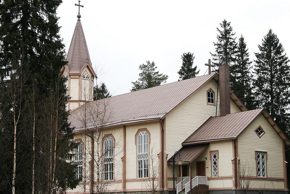 Kylmimpinä aikoina siunaukset järjestetään Tuupovarassa kirkossa ja seurakuntatalolla.
