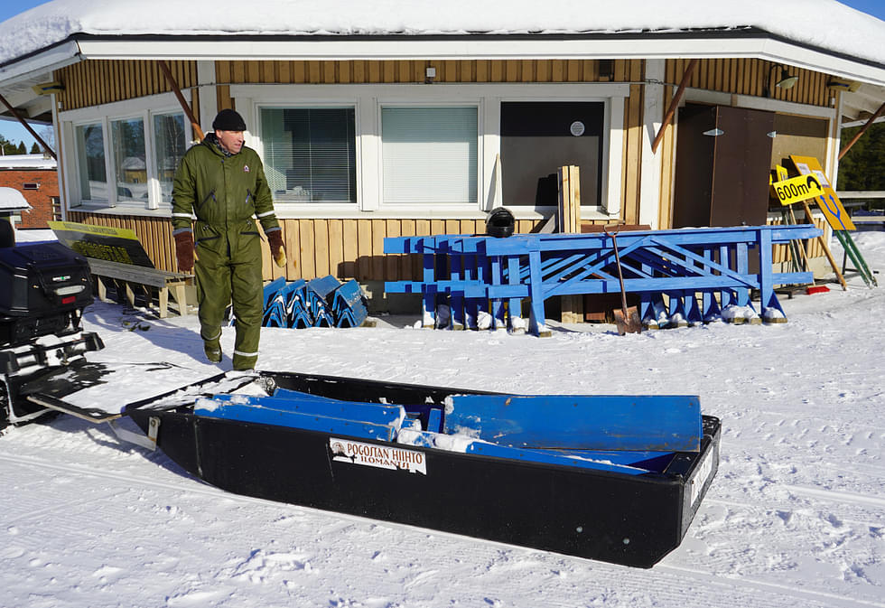 Pogostan hiihdon ratamestari Raimo Hämäläinen on viikon mittaan laittanut paikkoja kuntoon lauantaina olevaa tapahtumaa varten.