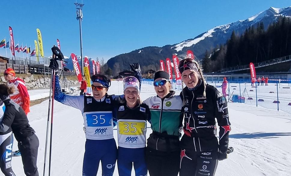 Veteraanien MM-hiihdoissa Suomeen tuli kultaa naisjoukkueella, jossa hiihtivät Kaija Pyöriäinen (vas.), Katri Munukka, Lotta Wasström ja Ilomantsin lukion opettaja Maarit Talonen.