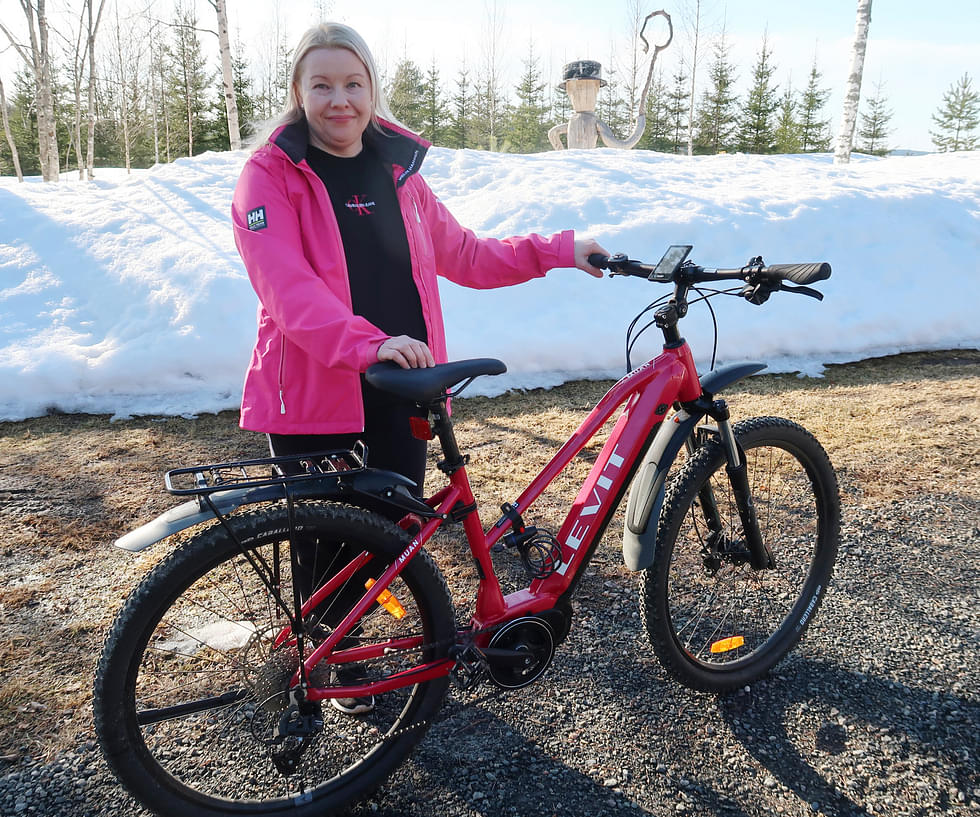 Ilomantsilainen Kati Ahonen innostui hankkimaan sähköavusteisen polkupyörän, kun työsuhdepolkupyöräetu tuli mahdolliseksi.