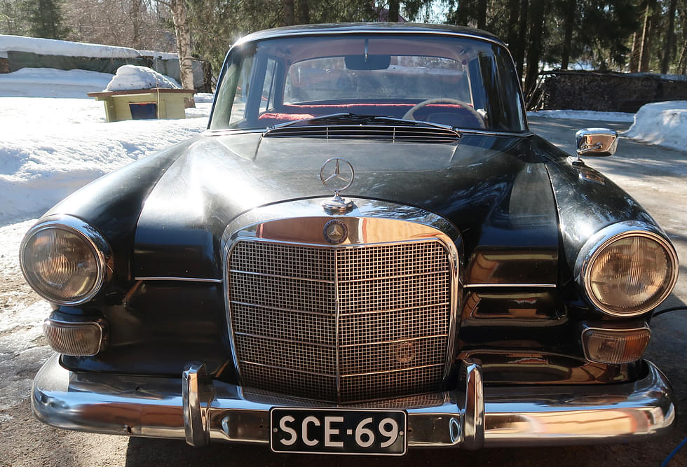Ilomantsilaisen Pekka Vlasoffin omistama Mercedes-Benz 200D vuosimallia 1966 on lähestulkoon kokonaan alkuperäisessä asussaan.