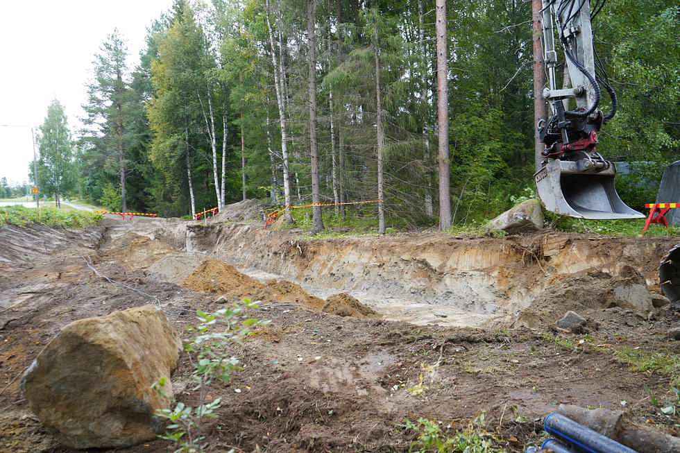 Ilomantsissa Vepsänmäellä on kaivettu vanhaa vesiputkea esille.