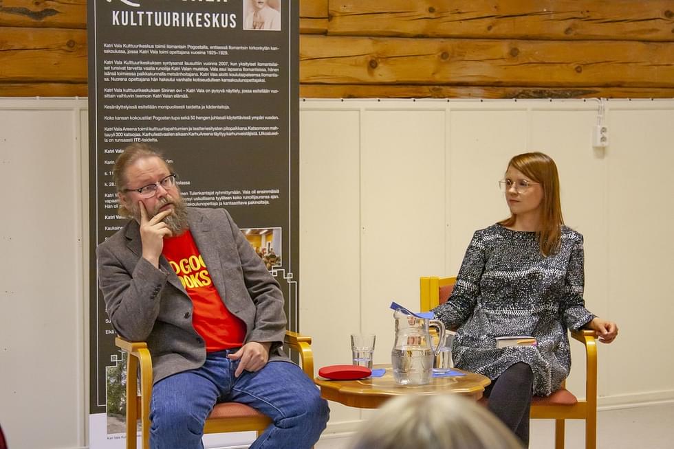 Kirjailijat Suonna Kononen ja Camilla Nissinen tulivat kirjallisuuden pariin eri maailmoista, mutta omaavat samoja mietteitä kirjoittamisesta.