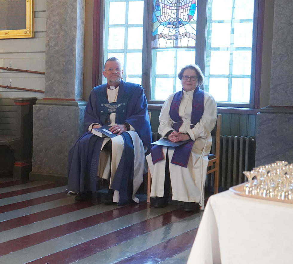 Piispa Jari Jolkkonen ilmoitti juhlamessun jälkeen, että vt. kirkkoherra Heli Kinisjärvi luopuu kirkkoherran tehtävästään Ilomantsissa ja palaa kappalaisen virkaan Rääkkylään.