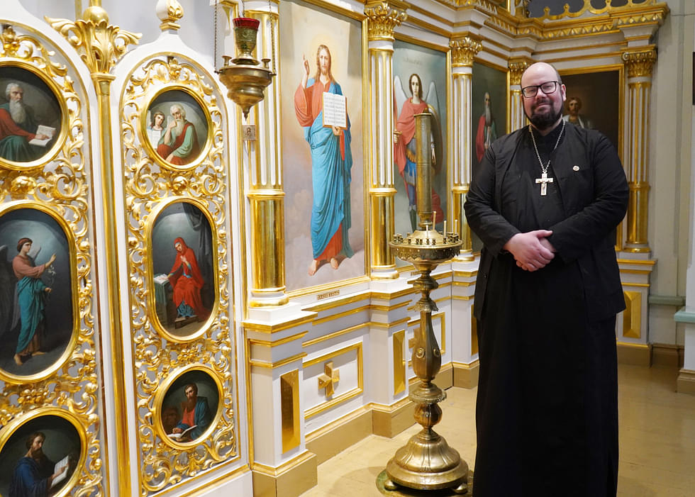 Joulukuun alussa Ilomantsin ortodoksisen kappeliseurakunnan pappina aloittanut isä Jaso Pössi aloitti ponomarina toimimisen Pyhän Elian kirkossa vuosia sitten.