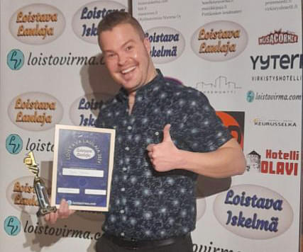 Kiihtelysvaaralainen Jyrki Ikonen saavutti voiton Loistava Laulaja -kisassa viime viikonloppuna Keuruulla.
