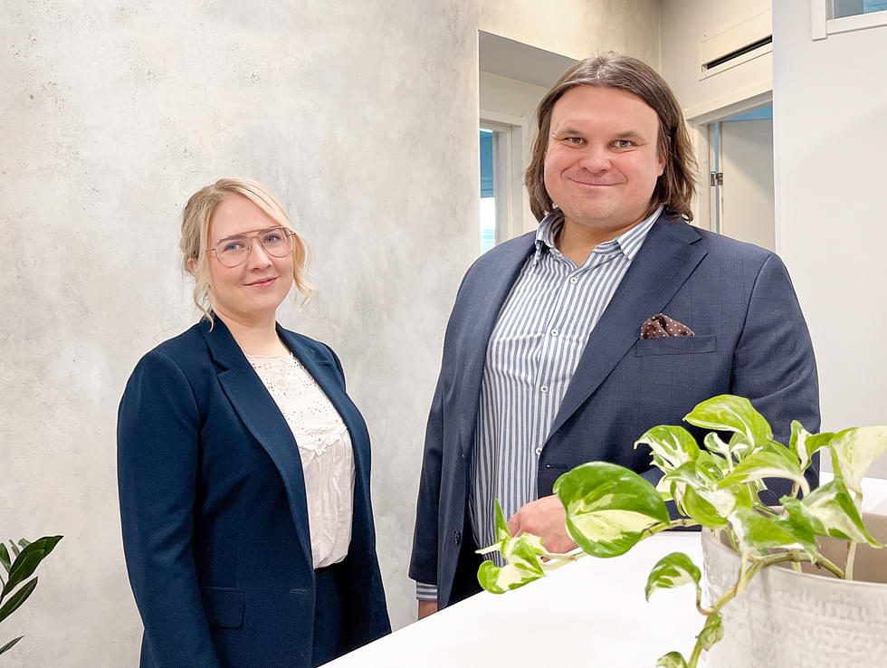 Saara Leinonen ja Esa Kärnä ovat yhtiökumppaneita asianajotoimistossa.